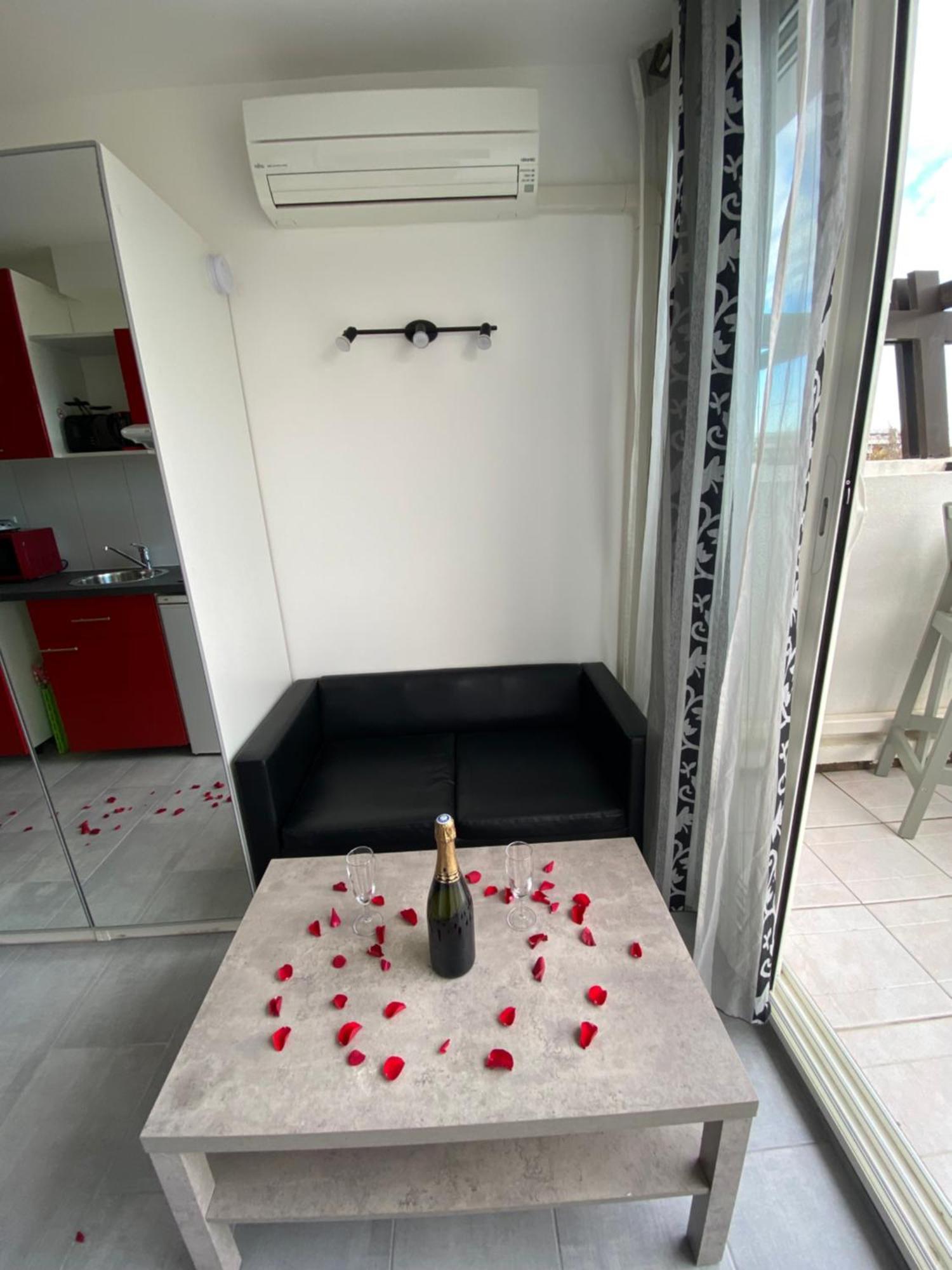 Studios Port Nature Village Naturiste แอกด์ ภายนอก รูปภาพ